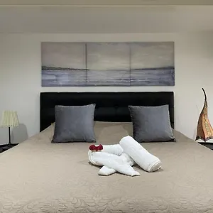 Apartment Duplex Situe A 2min De La Gare Du Nord, Brussels